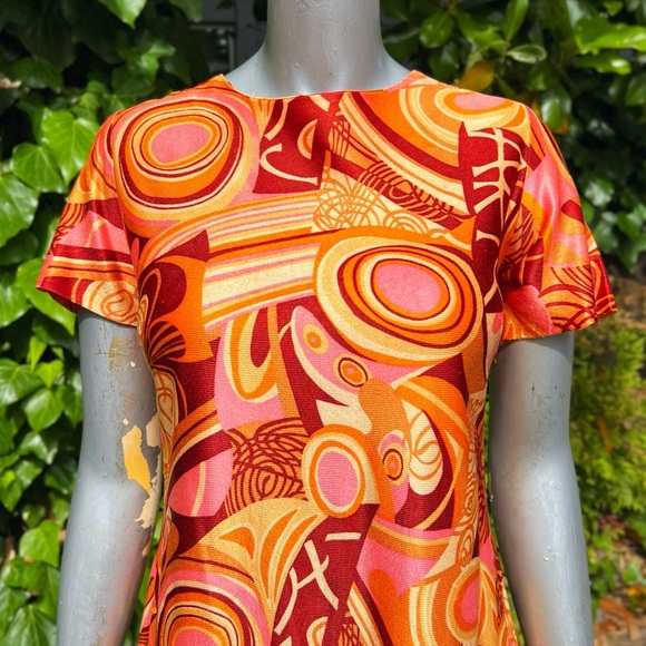 1960s Groovy Psychedelic Print Shift Dress - Picture 5 of 8
